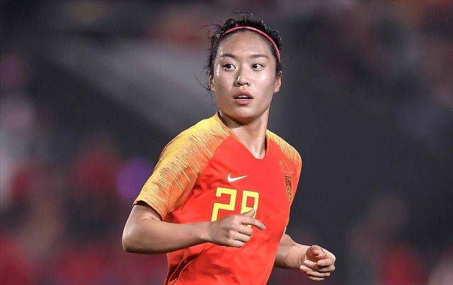 美女比基尼被c