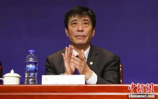 浴池中的她