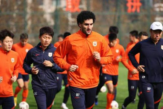 在厨房被朋友从后面挺进
